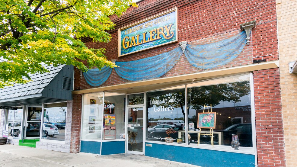 227 W Commercial St, Lebanon, MO 65536