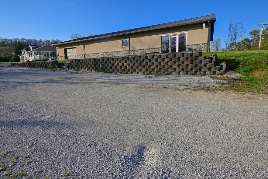 131 Gallaher Rd, Kingston, TN 37763