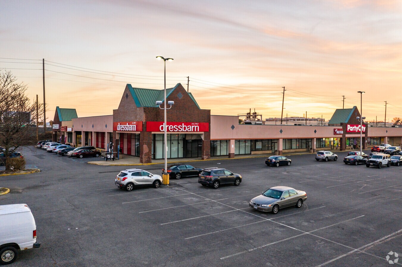 172198 Glen Cove Rd, Carle Place, NY 11514