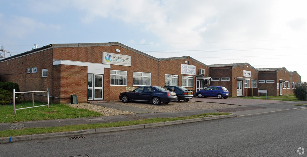 Manton Ln, Bedford for lease - Primary Photo - Image 1 of 2