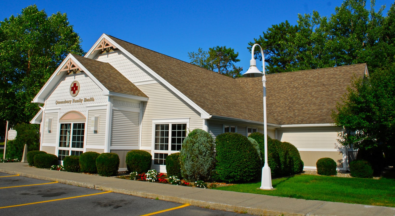 14 Manor Dr, Queensbury, NY 12804