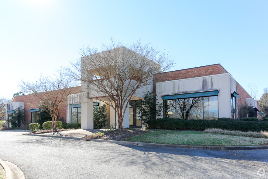 2328 Crown Centre Dr, Charlotte, NC for sale - Building Photo - Image 1 of 1