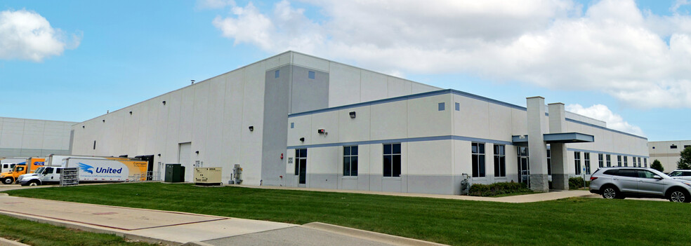 4800 Gary Ave, Hanover Park, IL for lease - Building Photo - Image 1 of 8