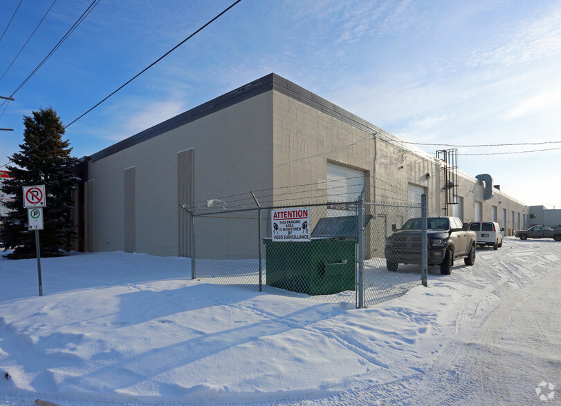 15355-15393 117th Ave NW, Edmonton, AB for lease - Building Photo - Image 2 of 8