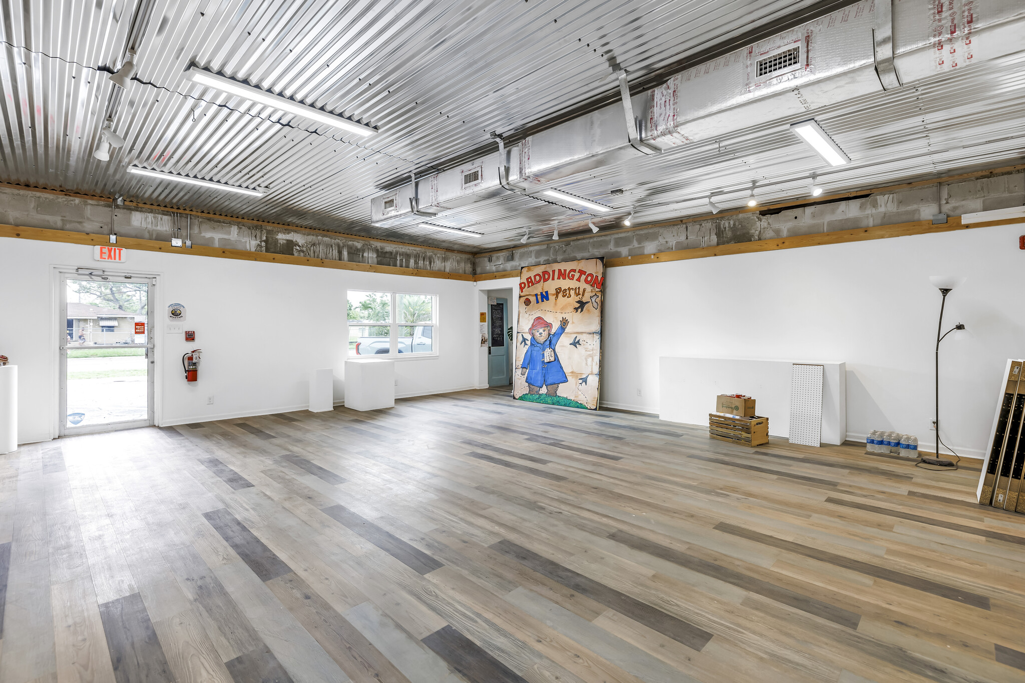 559 49th St S, Saint Petersburg, FL for lease Interior Photo- Image 1 of 11