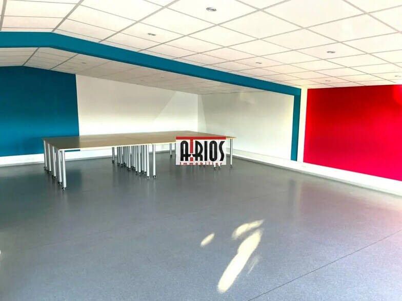 Office in La Farlède for lease - Interior Photo - Image 3 of 5