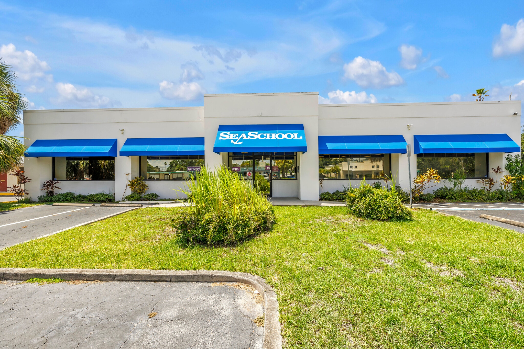 8440 4th St N, Saint Petersburg, FL for lease Building Photo- Image 1 of 32