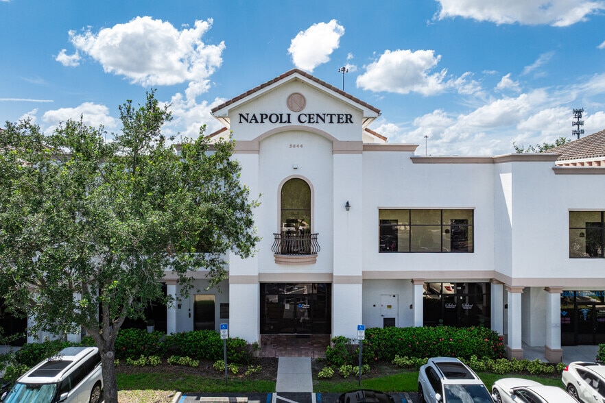 5644 Tavilla Cir, Naples, FL for lease - Building Photo - Image 3 of 6