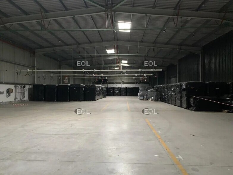 Industrial in Bollène for lease - Interior Photo - Image 2 of 8