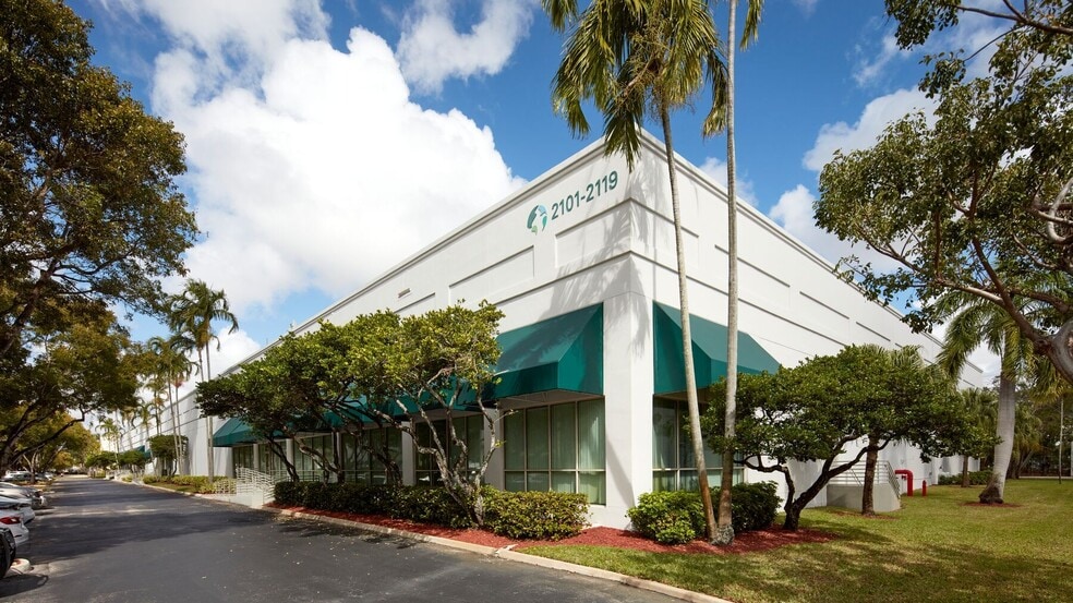 2101-2119 NW 84th Ave, Miami, FL for lease - Building Photo - Image 1 of 1