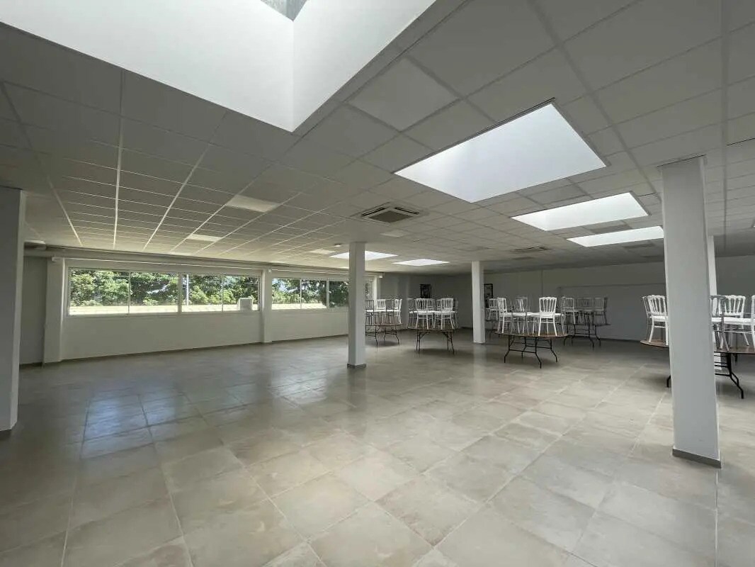 Office in Bresles for sale Interior Photo- Image 1 of 14