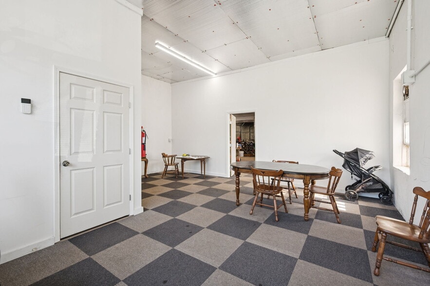 10058 E Wilson Rd, Independence, MO for sale - Building Photo - Image 3 of 15