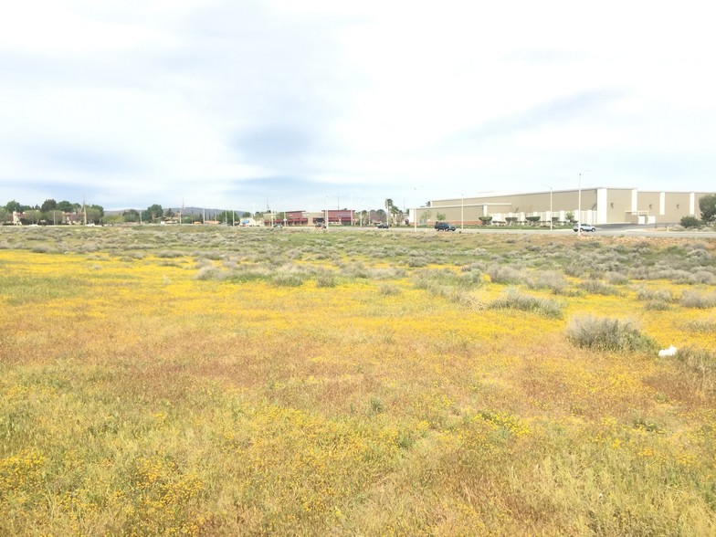 SWC Technology Dr. & Trade Center, Palmdale, CA for sale - Primary Photo - Image 1 of 4