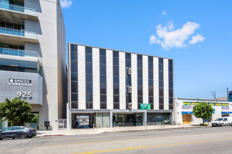 933 N La Brea Ave, Los Angeles, CA for sale - Primary Photo - Image 1 of 6