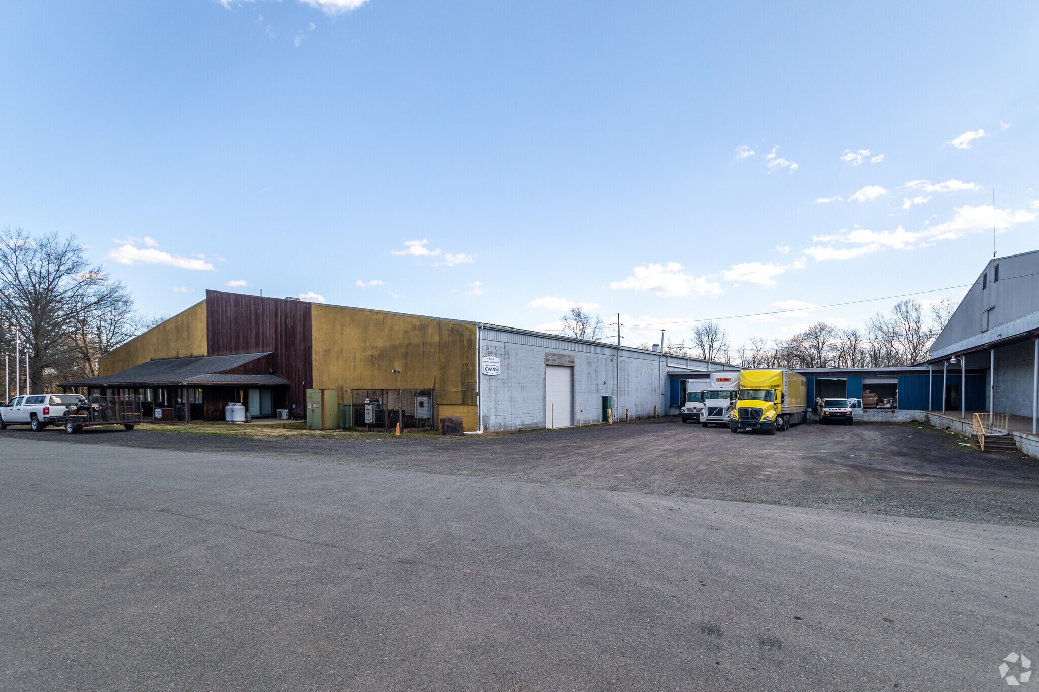 494-498 Lower Fricks Lock Rd, Pottstown, PA for lease Building Photo- Image 1 of 10
