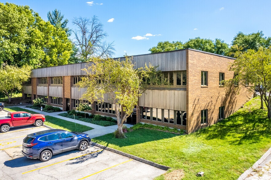 7177 Hickman Rd, Urbandale, IA for sale - Building Photo - Image 2 of 4