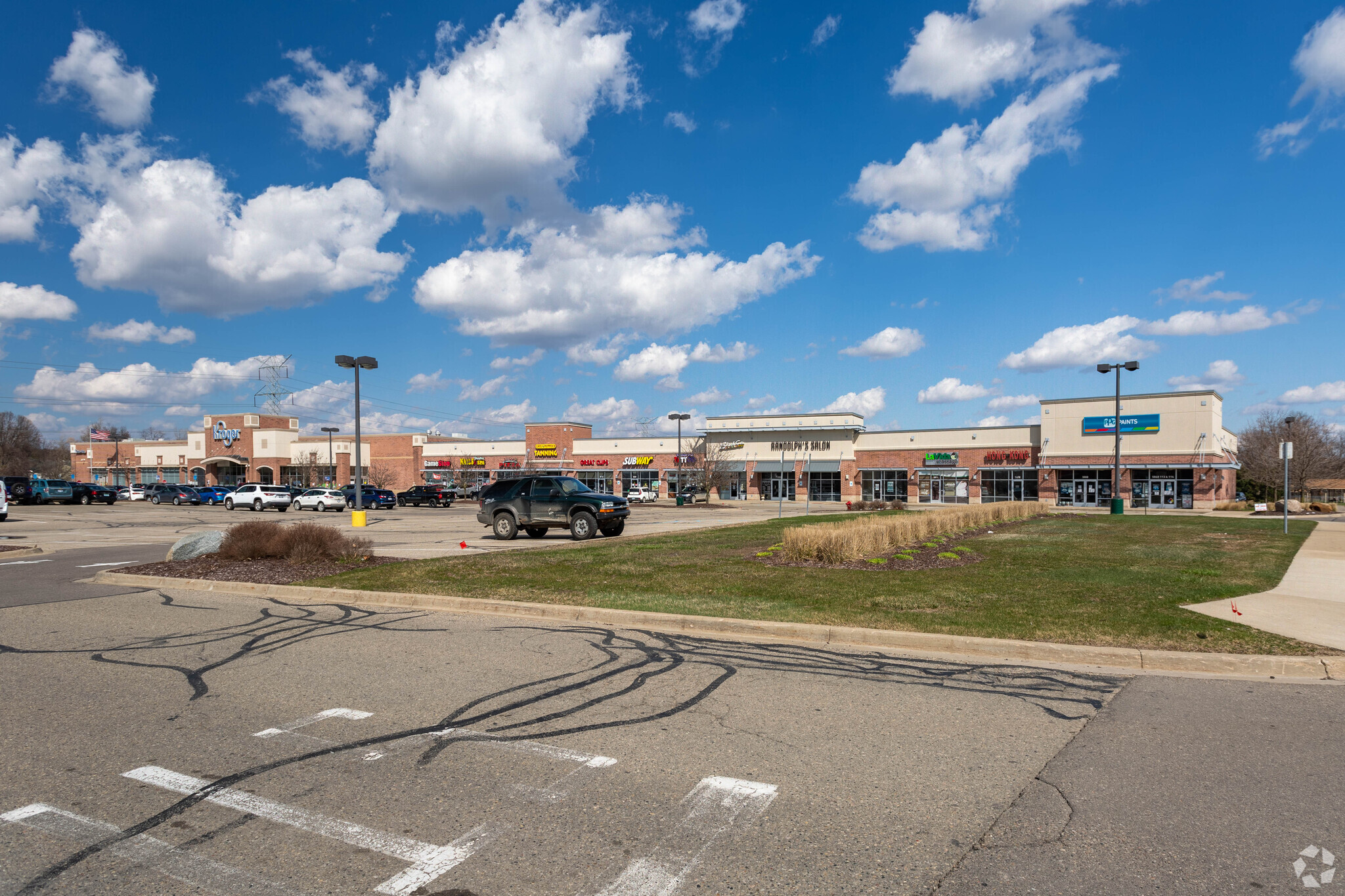 5860-5990 Sashabaw Rd, Independence Township, MI for lease Building Photo- Image 1 of 17