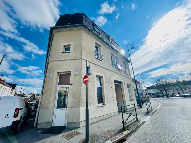 Office in Compiègne for lease - Building Photo - Image 2 of 8