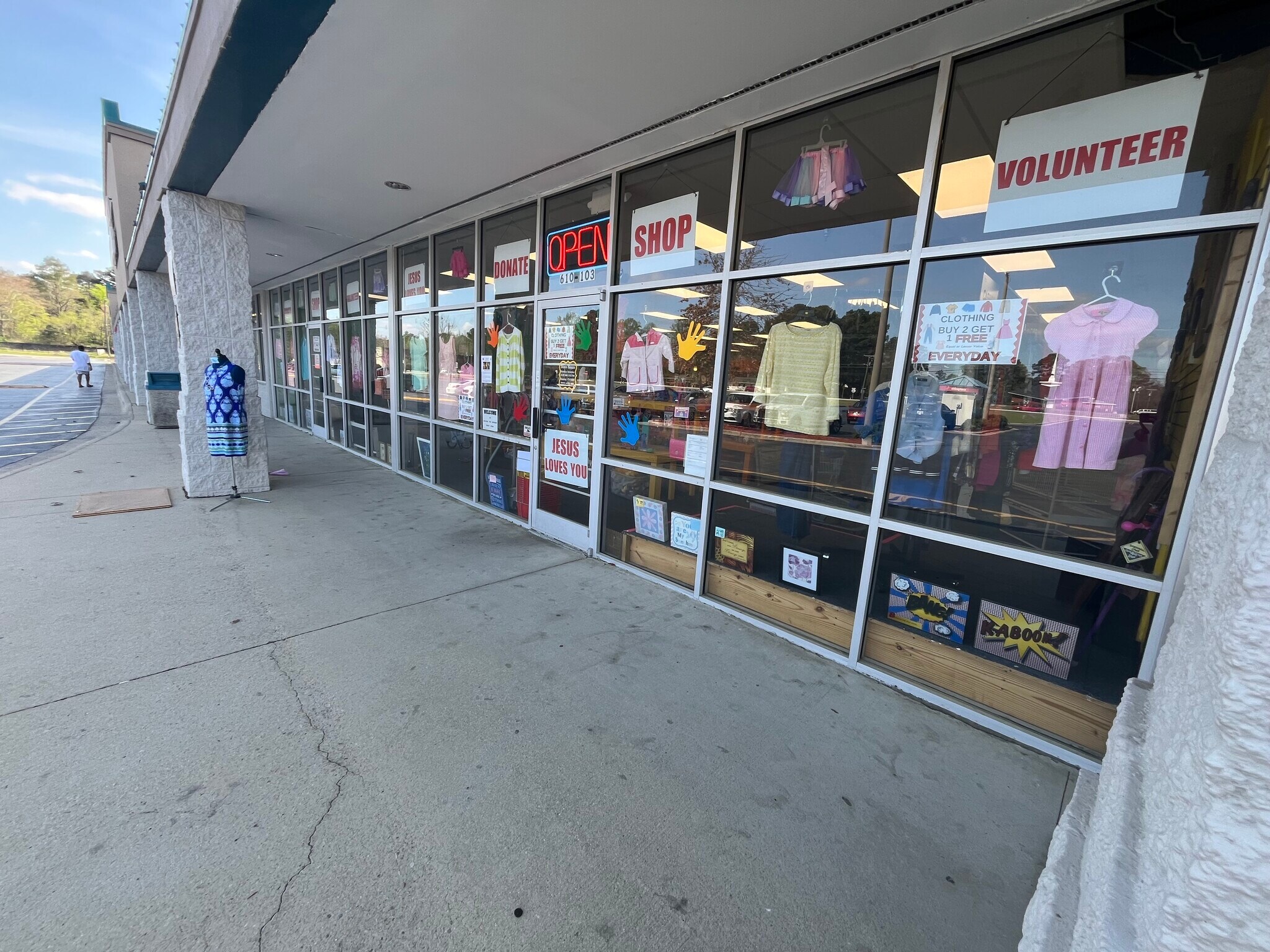 600-620 Cedar Creek Rd, Fayetteville, NC for lease Interior Photo- Image 1 of 4