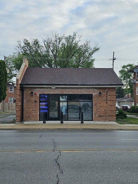 2121 W Roosevelt Rd, Broadview, IL for sale - Building Photo - Image 1 of 1