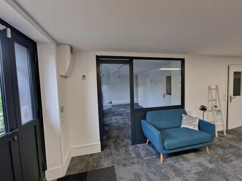 Office in Ivry-sur-Seine for lease - Building Photo - Image 3 of 8