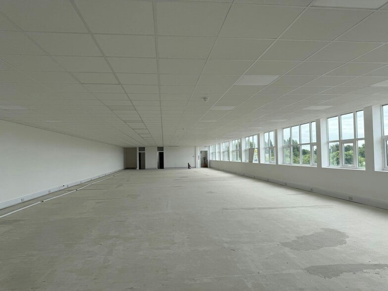 53-55 Burrfields Rd, Portsmouth for lease - Interior Photo - Image 2 of 10