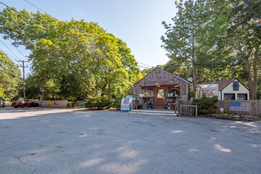 One Stop Market East Hampton Ny 472 Old Stone Hwy, East Hampton, NY 11937 - Springs Market | LoopNet