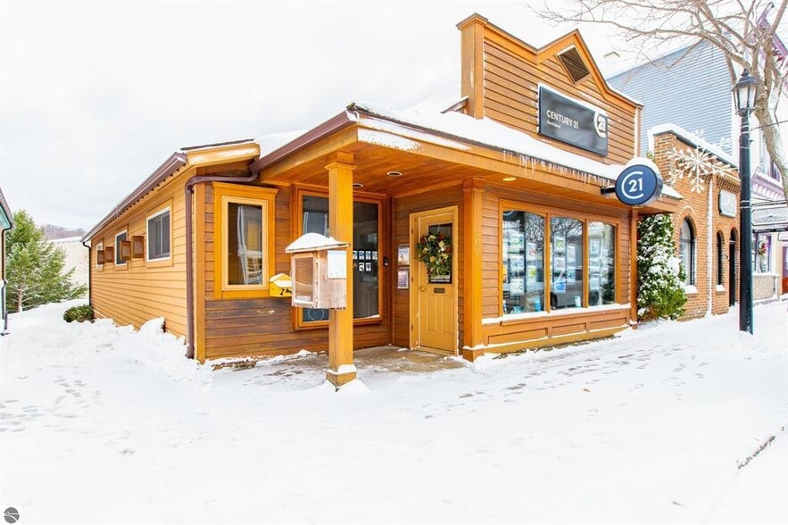 408 Main St, Frankfort, MI for sale - Primary Photo - Image 1 of 21