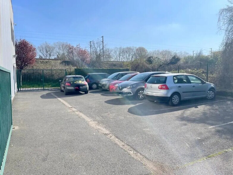 Flex in Argenteuil for lease - Building Photo - Image 2 of 7