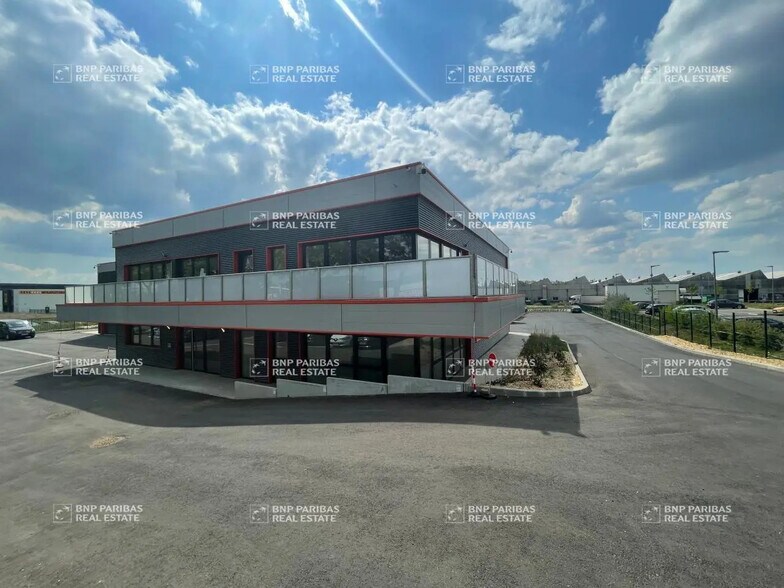 Flex in Metz for lease - Building Photo - Image 1 of 11