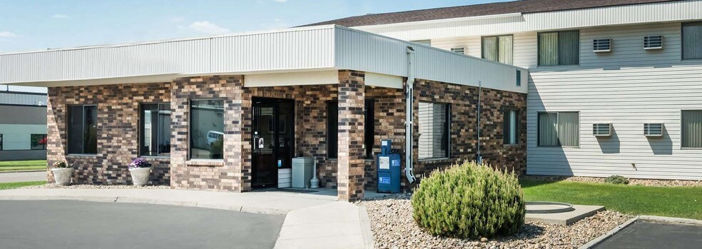 2000 N Merrill Ave, Glendive, MT for sale - Building Photo - Image 1 of 1