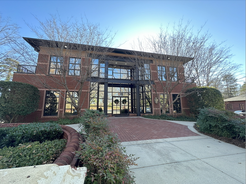 120 Club Oaks Ct, Winston-Salem, NC for lease - Primary Photo - Image 1 of 6