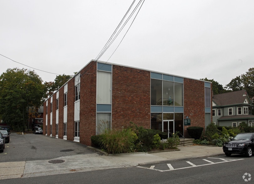 44 Elm St, Huntington, NY for sale - Building Photo - Image 1 of 1