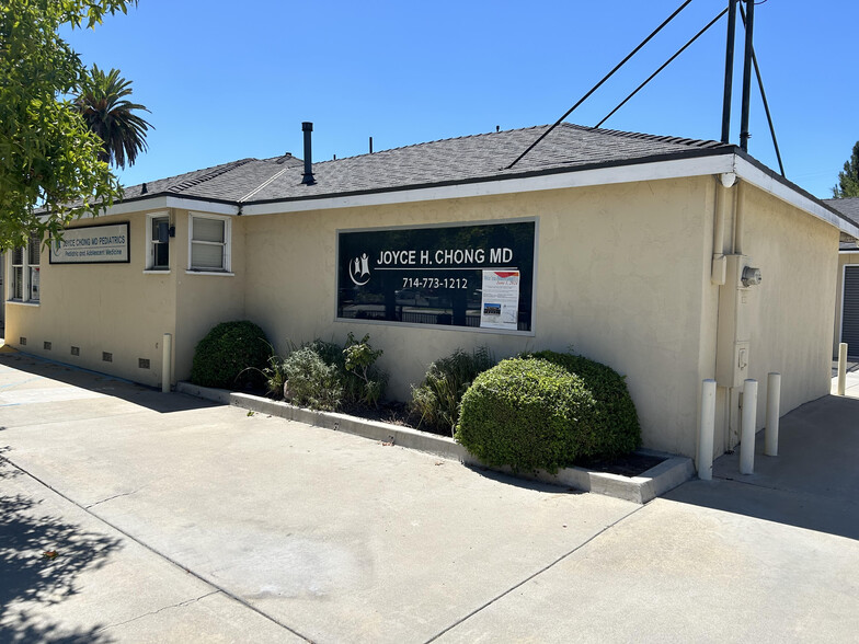 125 N Euclid Ave, Fullerton, CA for lease - Building Photo - Image 2 of 8