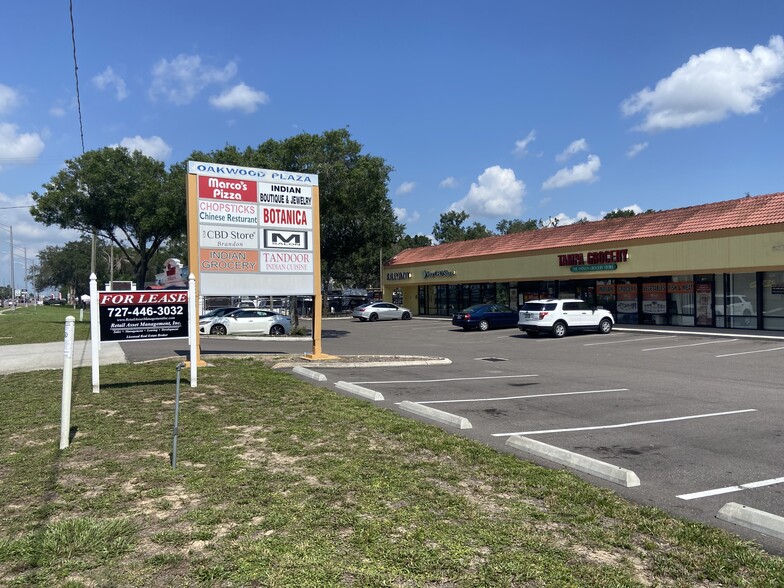 801-825 E Brandon Blvd, Brandon, FL for lease - Building Photo - Image 1 of 7