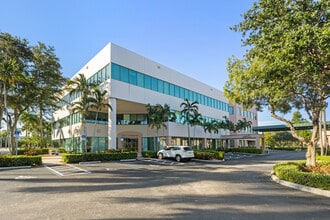 1400 Centrepark Blvd, West Palm Beach, FL for lease Interior Photo- Image 1 of 15