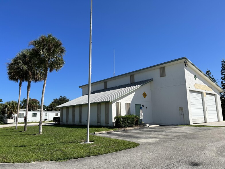 6900 SE Ridgeway Ter, Hobe Sound, FL for lease - Primary Photo - Image 2 of 33