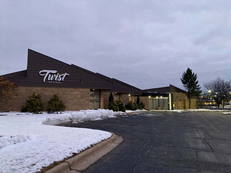 6617 Odana Rd, Madison, WI for lease - Building Photo - Image 1 of 6