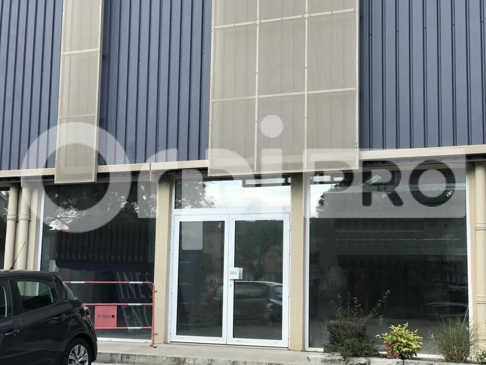 Retail in Limoges for lease Building Photo- Image 1 of 6