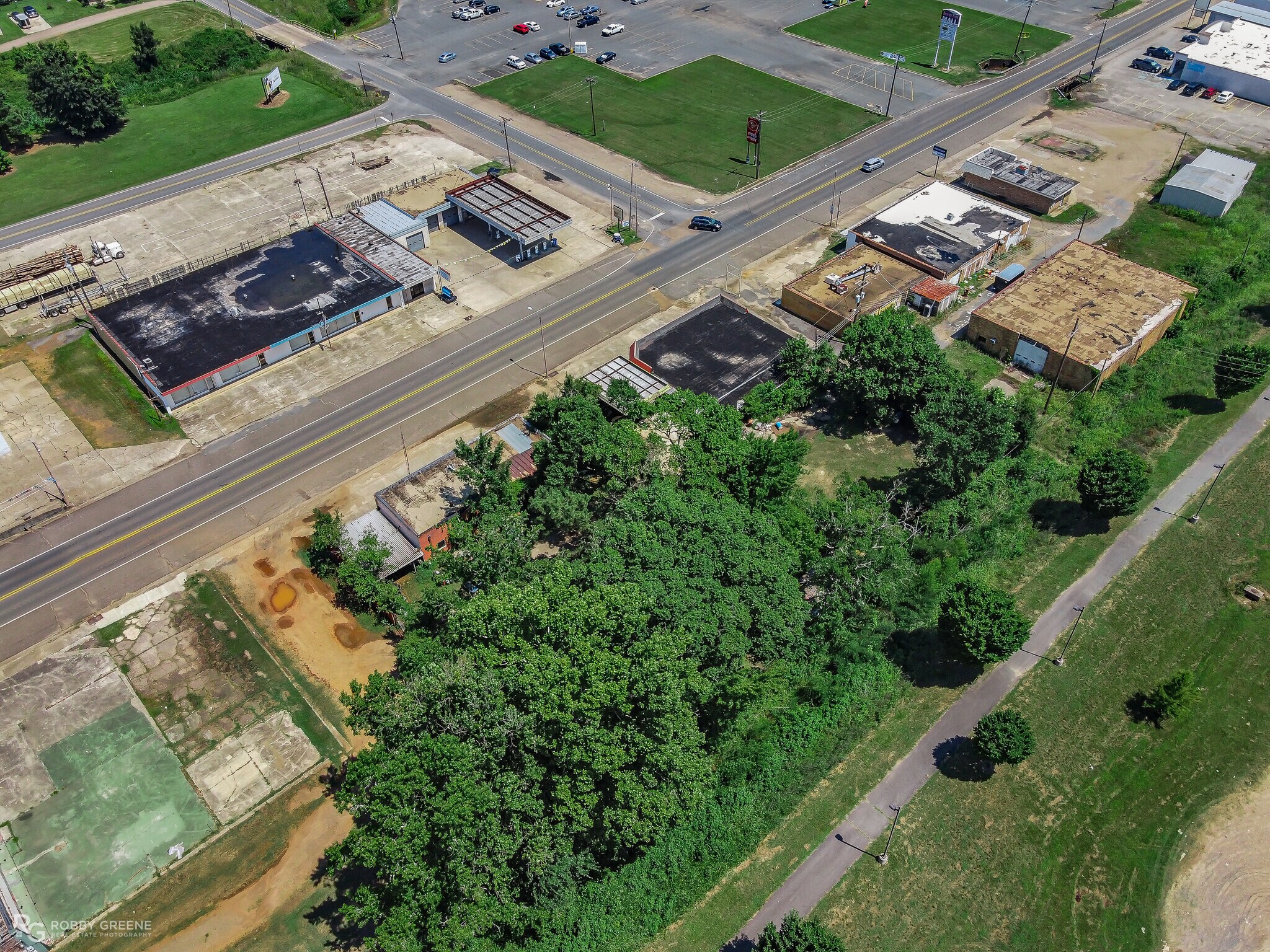 402 S Main St, Springhill, LA 71075 The old " Louis Glass and Wrecker
