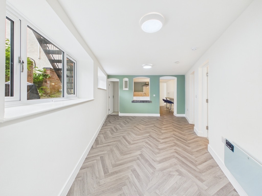 22 Newtown Rd, Malvern for lease Interior Photo- Image 1 of 10