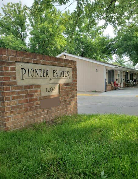 1204 Hartford Ave, Des Moines, IA for sale - Building Photo - Image 1 of 1