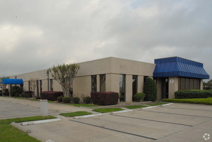 4721 Garth Rd, Baytown, TX for lease - Building Photo - Image 2 of 4