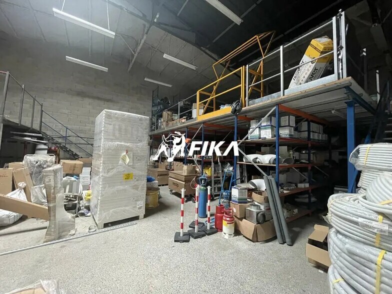 Flex in Escalquens for lease - Interior Photo - Image 3 of 12