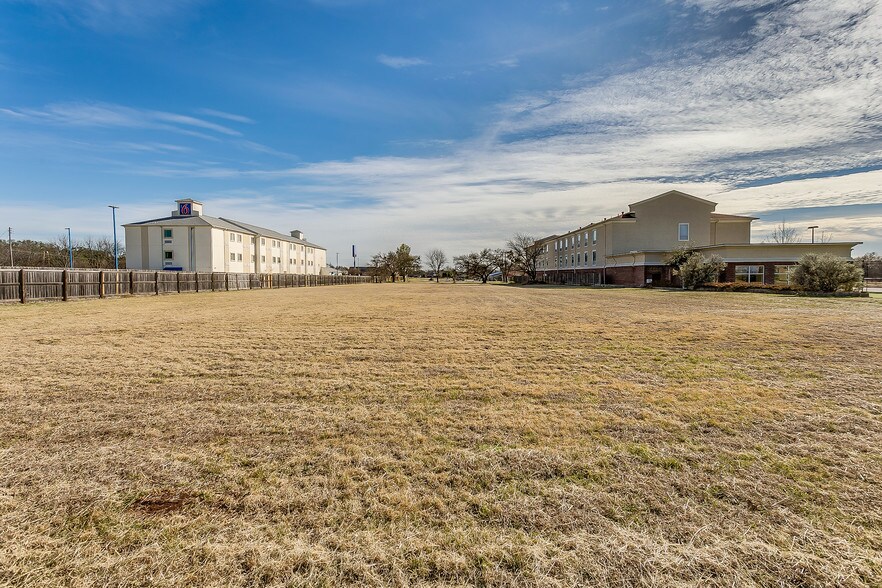 1724 W Henderson St, Cleburne, TX for sale - Aerial - Image 1 of 1