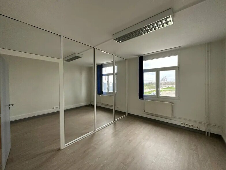 Office in Entzheim for lease - Interior Photo - Image 3 of 7
