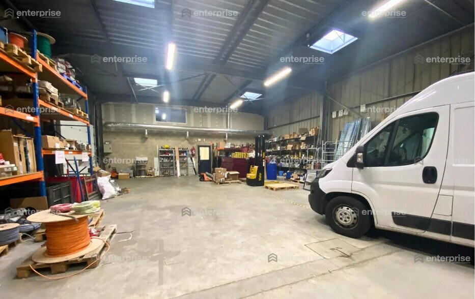 Flex in SAINT-MAXIMIN for sale - Interior Photo - Image 3 of 4