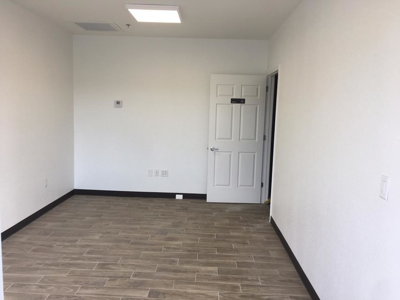 1550 Tileston Rd, Saint Cloud, FL for lease - Building Photo - Image 3 of 9