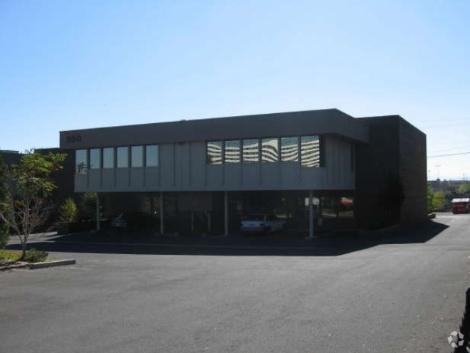 290 Brinkby Ave, Reno, NV for lease - Building Photo - Image 2 of 5