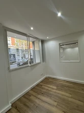 Office in Paris for lease Interior Photo- Image 2 of 6